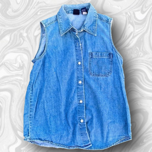 2/$6 Bundle Deal! 
𝅺Gap Denim Sleeveless Button Up Top (Size M)